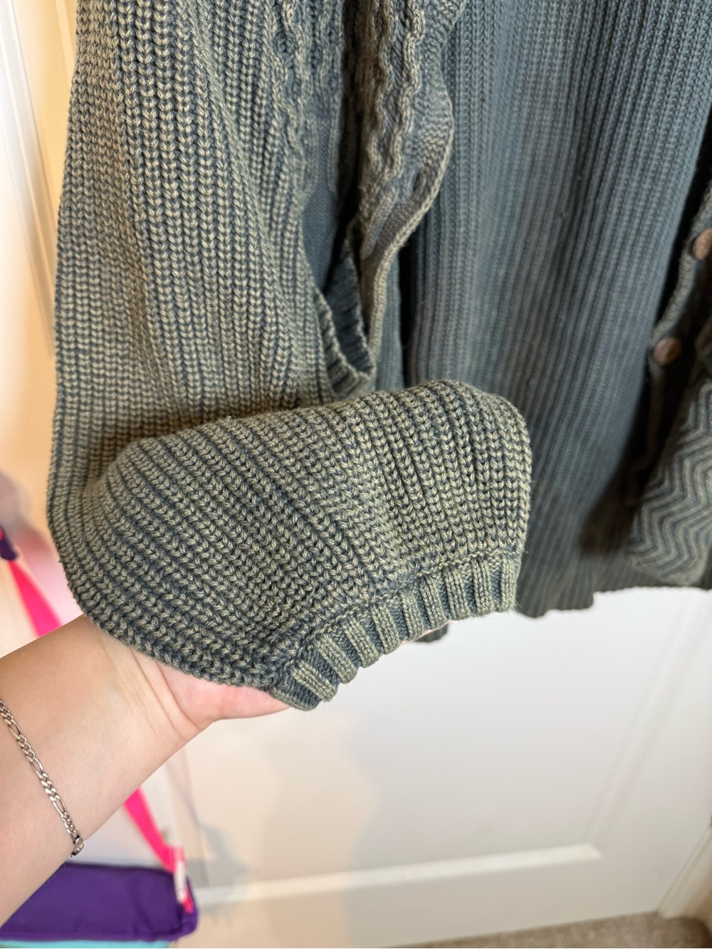 Oli & Hali Women’s Medium Chunky Cable Knit Button Cardigan Sweater Gray Oversiz - Picture 5 of 6